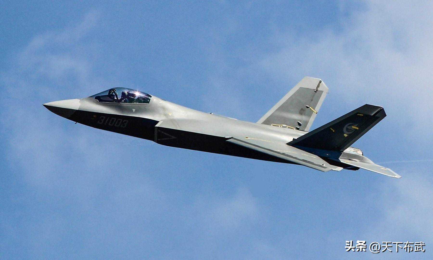 歼-35“一机多吃”实锤，官方最新宣传片显示，空军也将装备歼-35