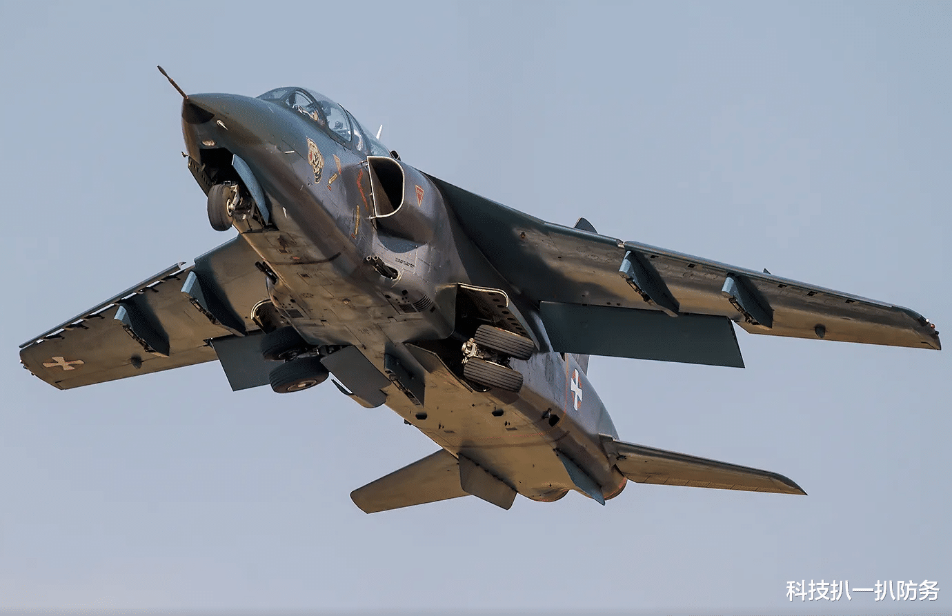 J-22攻击机，前南斯拉夫国产武器的代表作，至今仍在服役当中！