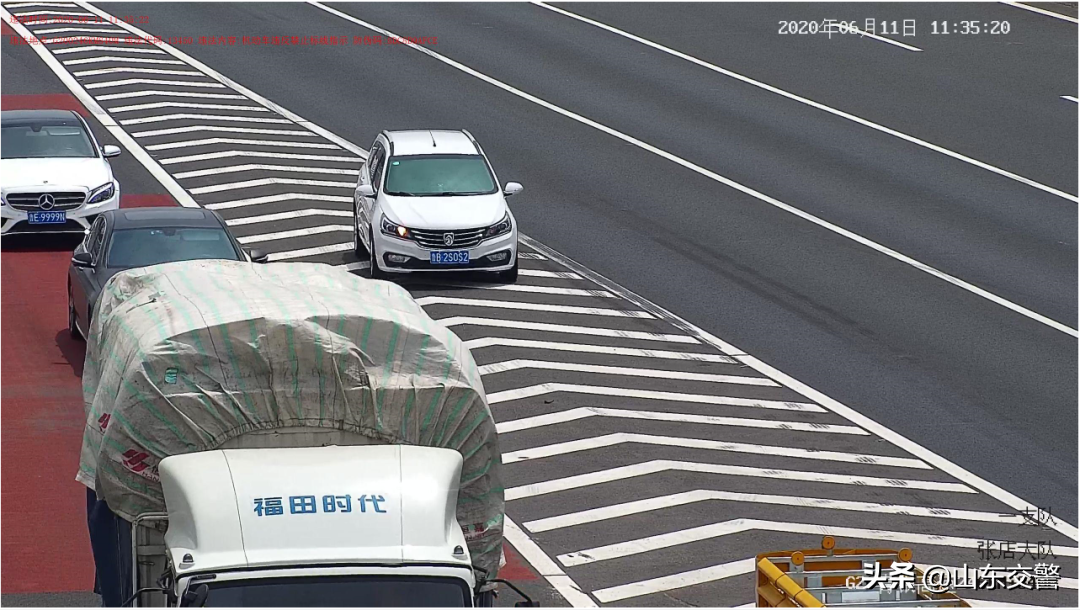 违规跨越导流线行驶？鲁V00D45、鲁B2S0S2、鲁CZ776G等7辆车驾驶人扣3分，罚款200元！